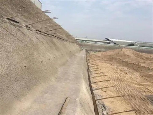 东湖河道边坡加固